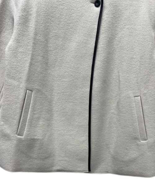 23区（ニジュウサンク）23区 (ニジュウサンク) コンプレストパイルショートアウター ベージュ×ブラック サイズ:３８の古着・服飾アイテム