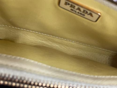 PRADA（プラダ）PRADA (プラダ) SAFFIANO LUX チェーンショルダーバッグ イエローの古着・服飾アイテム