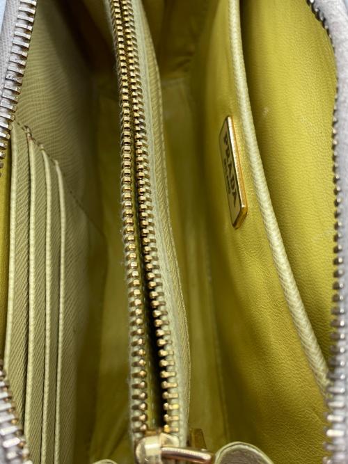 PRADA（プラダ）PRADA (プラダ) SAFFIANO LUX チェーンショルダーバッグ イエローの古着・服飾アイテム