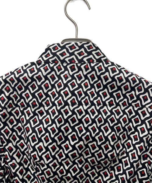 PRADA（プラダ）PRADA (プラダ) プリントシャツ ブラック×ホワイト×レッド サイズ:３６の古着・服飾アイテム
