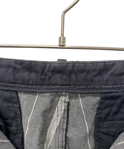 ISSEY MIYAKE（イッセイミヤケ）ISSEY MIYAKE (イッセイミヤケ) ストライプパンツ ブラック×グレー サイズ:５の古着・服飾アイテム