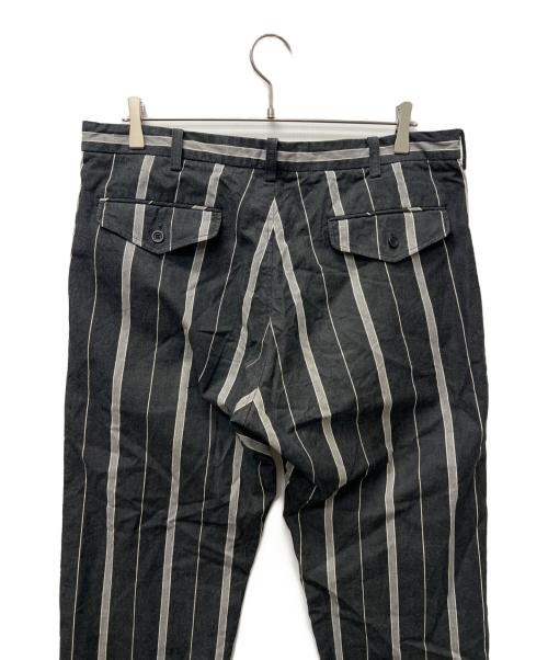 ISSEY MIYAKE（イッセイミヤケ）ISSEY MIYAKE (イッセイミヤケ) ストライプパンツ ブラック×グレー サイズ:５の古着・服飾アイテム