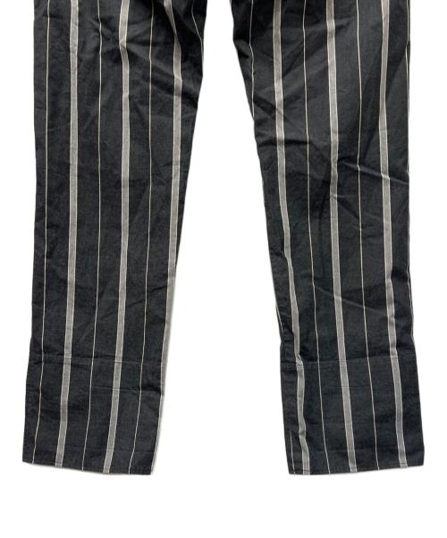 ISSEY MIYAKE（イッセイミヤケ）ISSEY MIYAKE (イッセイミヤケ) ストライプパンツ ブラック×グレー サイズ:５の古着・服飾アイテム
