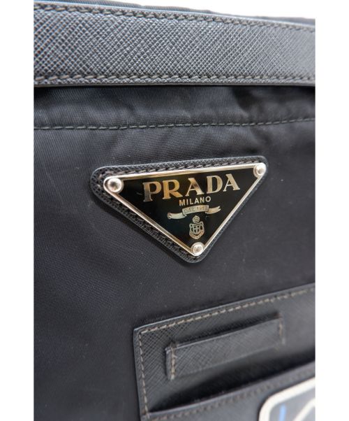 PRADA（プラダ）PRADA (プラダ) ショルダーバッグ ブラック 三角ロゴプレート 2VH052の古着・服飾アイテム