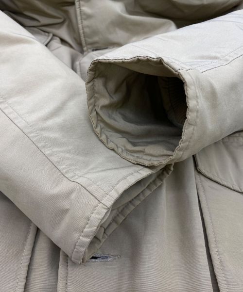 WOOLRICH（ウールリッチ）WOOLRICH (ウールリッチ) ダウンジャケット ベージュ サイズ:Ｓの古着・服飾アイテム