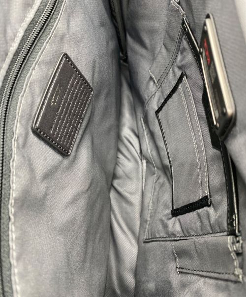 TUMI（トゥミ）TUMI (トゥミ) 「デイ」スリム・コンバーチブル・ブリーフ ブラックの古着・服飾アイテム