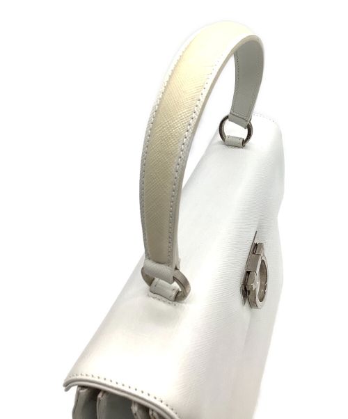 Salvatore Ferragamo（サルヴァトーレ フェラガモ）Salvatore Ferragamo (サルヴァトーレ フェラガモ) ショルダーバッグ ホワイトの古着・服飾アイテム