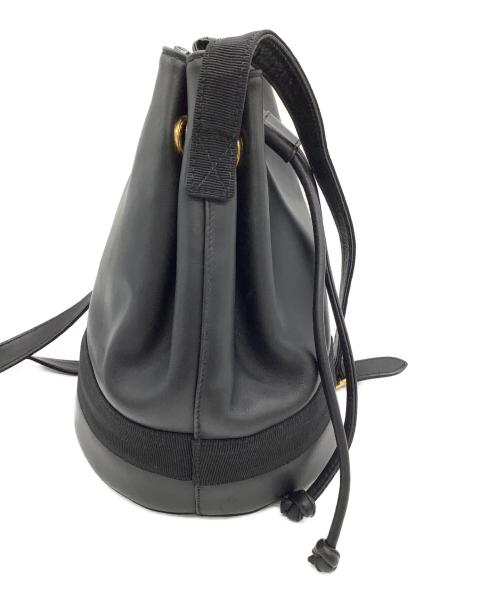 Salvatore Ferragamo（サルヴァトーレ フェラガモ）Salvatore Ferragamo (サルヴァトーレ フェラガモ) 巾着ショルダーバッグ ブラック×ゴールドの古着・服飾アイテム