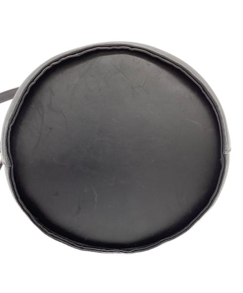 Salvatore Ferragamo（サルヴァトーレ フェラガモ）Salvatore Ferragamo (サルヴァトーレ フェラガモ) 巾着ショルダーバッグ ブラック×ゴールドの古着・服飾アイテム