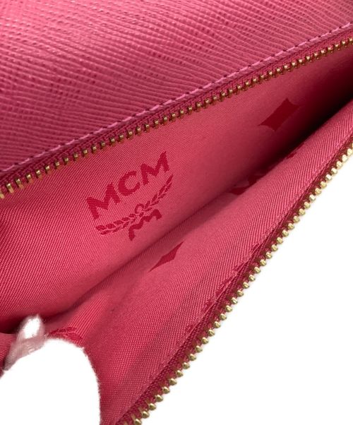 MCM（エムシーエム）MCM (エムシーエム) 3つ折り長財布 ショッキングピンクの古着・服飾アイテム