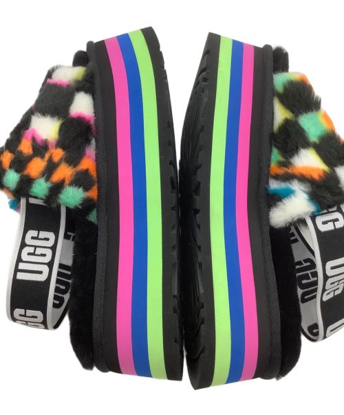 UGG（アグ）UGG (アグ) サンダル ブラック サイズ:37の古着・服飾アイテム