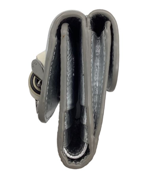 Chloe（クロエ）Chloe (クロエ) アルファベットスモールトリフォード（三つ折り財布） シルバーの古着・服飾アイテム