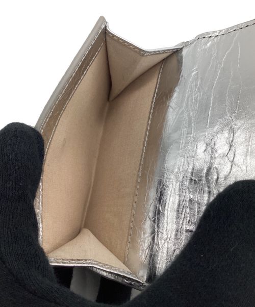 Chloe（クロエ）Chloe (クロエ) アルファベットスモールトリフォード（三つ折り財布） シルバーの古着・服飾アイテム