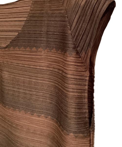 PLEATS PLEASE（プリーツプリーズ）PLEATS PLEASE (プリーツプリーズ) ノースリーブカットソー ブラウン サイズ:3の古着・服飾アイテム