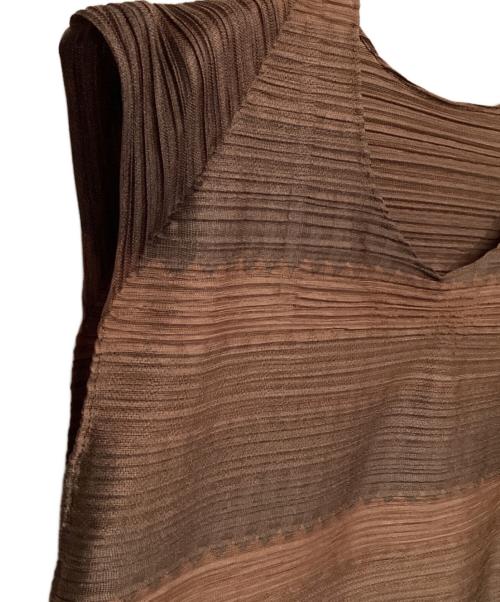 PLEATS PLEASE（プリーツプリーズ）PLEATS PLEASE (プリーツプリーズ) ノースリーブカットソー ブラウン サイズ:3の古着・服飾アイテム