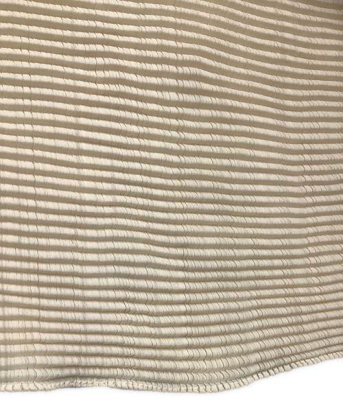 ISSEY MIYAKE（イッセイミヤケ）ISSEY MIYAKE (イッセイミヤケ) ハイネックカットソー アイボリー サイズ:3の古着・服飾アイテム