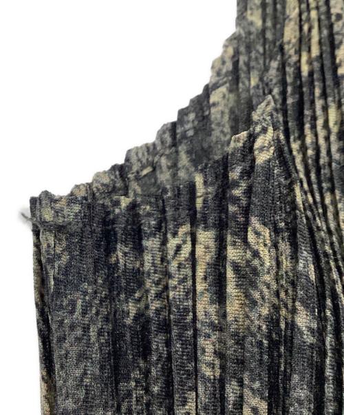 PLEATS PLEASE（プリーツプリーズ）PLEATS PLEASE (プリーツプリーズ) プリーツ ノースリーブ ブラック×アイボリー サイズ:3の古着・服飾アイテム