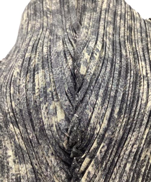 PLEATS PLEASE（プリーツプリーズ）PLEATS PLEASE (プリーツプリーズ) プリーツ ノースリーブ ブラック×アイボリー サイズ:3の古着・服飾アイテム