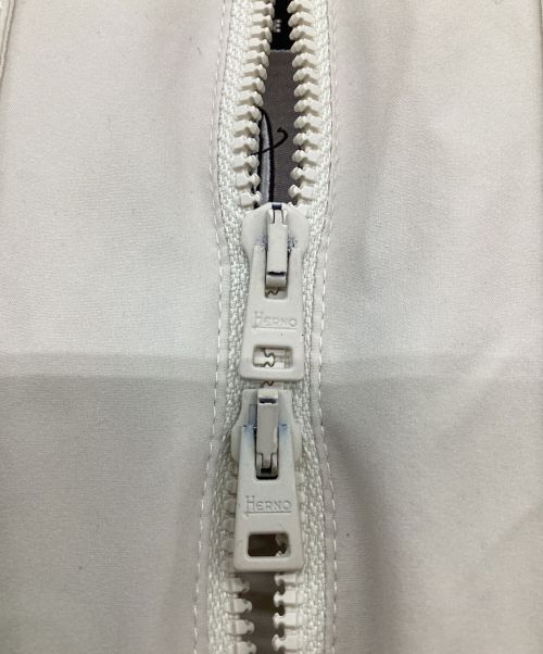 HERNO（ヘルノ）HERNO (ヘルノ) RESORT LINE（リゾートライン）ウォータープルーフ2レイヤーライトウェイトナイロンパッカブルパデッドフーディー  ホワイト サイズ:46の古着・服飾アイテム