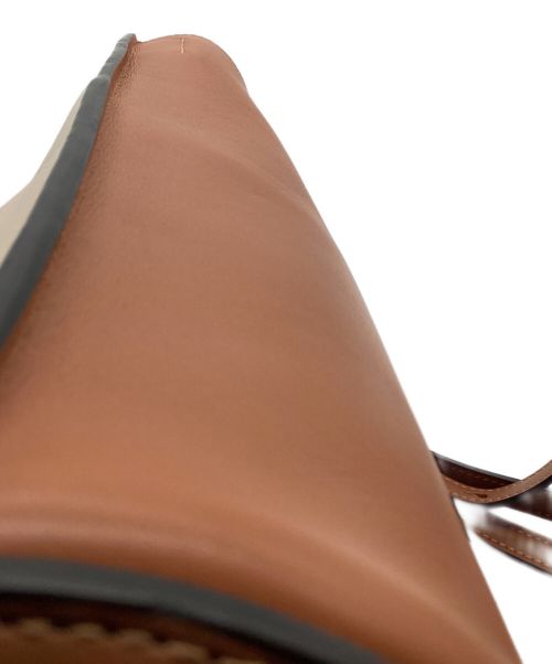 LOEWE（ロエベ）LOEWE (ロエベ) アナグラムゲート バケットショルダーバッグ ベージュ×ブラウンの古着・服飾アイテム