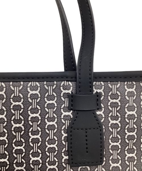 TORY BURCH（トリーバーチ）TORY BURCH (トリーバーチ) GEMINI LINK CANVAS TOP-ZIP TOTE BAG（ジェミニ リンク キャンバス トップ－ジップ トート バッグ） グレー×ブラックの古着・服飾アイテム