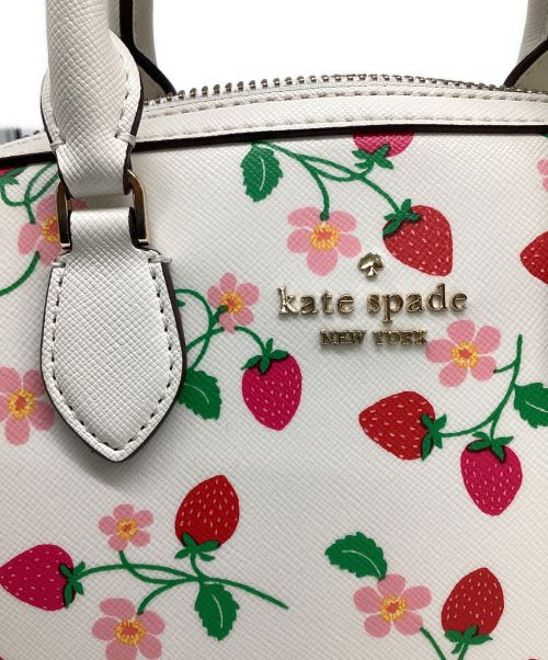 Kate Spade（ケイトスペード）Kate Spade (ケイトスペード) マディソン ストロベリー バイン プリント ダッフル クロスボディ ホワイト×ピンクの古着・服飾アイテム