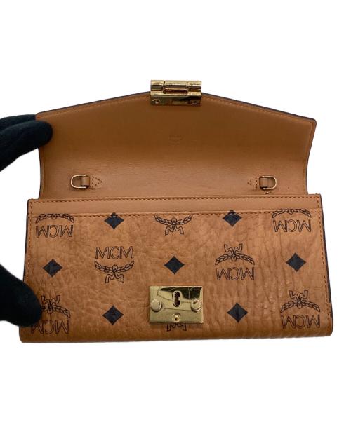 MCM（エムシーエム）MCM (エムシーエム) PATRICIA FLAP WALLET LARGE（パトリシア フラップ ウォレット ラージ） ブラウンの古着・服飾アイテム