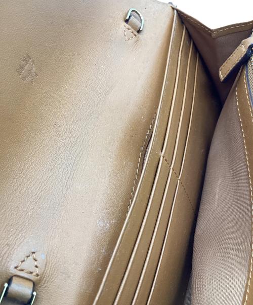 MCM（エムシーエム）MCM (エムシーエム) PATRICIA FLAP WALLET LARGE（パトリシア フラップ ウォレット ラージ） ブラウンの古着・服飾アイテム