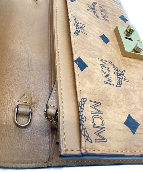 MCM（エムシーエム）MCM (エムシーエム) PATRICIA FLAP WALLET LARGE（パトリシア フラップ ウォレット ラージ） ブラウンの古着・服飾アイテム