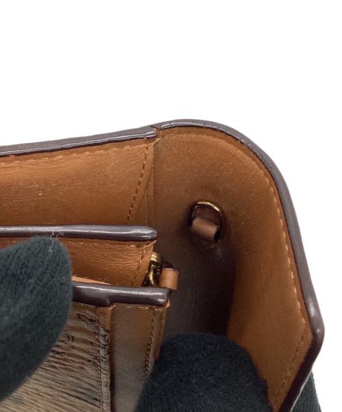 MCM（エムシーエム）MCM (エムシーエム) PATRICIA FLAP WALLET LARGE（パトリシア フラップ ウォレット ラージ） ブラウンの古着・服飾アイテム