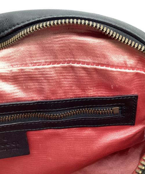 GUCCI（グッチ）GUCCI (グッチ) GGマーモント レザー チェーン ショルダーバッグ ブラック×ホワイトの古着・服飾アイテム