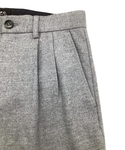 A.P.C.（アーペーセー）A.P.C. (アーペーセー) タックパンツ グレー サイズ:Lの古着・服飾アイテム