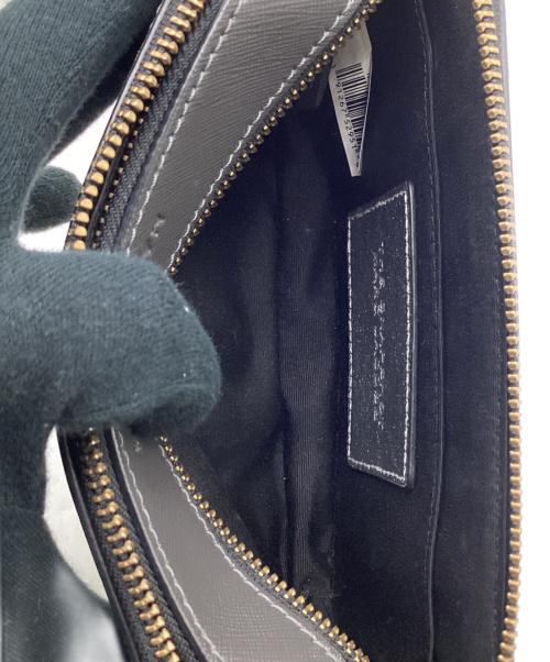 MARC JACOBS（マークジェイコブス）MARC JACOBS (マーク ジェイコブス) THE SNAPSHOT CAMERA BAG（ザ スナップ ショット カメラ バッグ） シルバー×レッドの古着・服飾アイテム