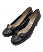 Salvatore Ferragamoサルヴァトーレ フェラガモ）の古着「ヴァラリボン スクエアトゥ パンプス」｜ブラック