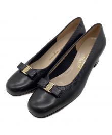 Salvatore Ferragamo（サルヴァトーレ フェラガモ）の古着「ヴァラリボン スクエアトゥ パンプス」｜ブラック