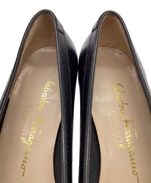 Salvatore Ferragamo（サルヴァトーレ フェラガモ）Salvatore Ferragamo (サルヴァトーレ フェラガモ) ヴァラリボン スクエアトゥ パンプス ブラック サイズ:6 1/2 Cの古着・服飾アイテム
