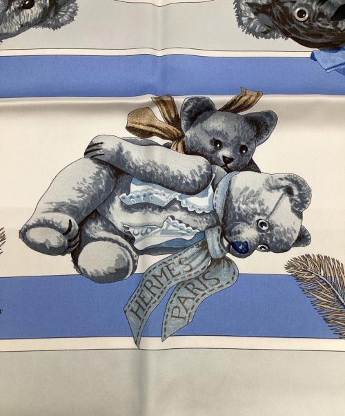 HERMES（エルメス）HERMES (エルメス) カレ90 CONFIDENTS DES COEURS（心の友）テディベア ブルーの古着・服飾アイテム