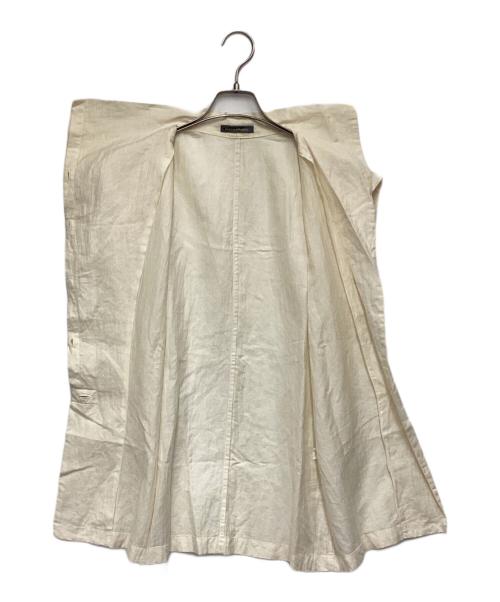 ISSEY MIYAKE（イッセイミヤケ）ISSEY MIYAKE (イッセイミヤケ) リネン混ノースリーブシャツ ベージュ サイズ:9の古着・服飾アイテム