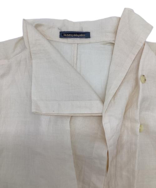 ISSEY MIYAKE（イッセイミヤケ）ISSEY MIYAKE (イッセイミヤケ) リネン混ノースリーブシャツ ベージュ サイズ:9の古着・服飾アイテム