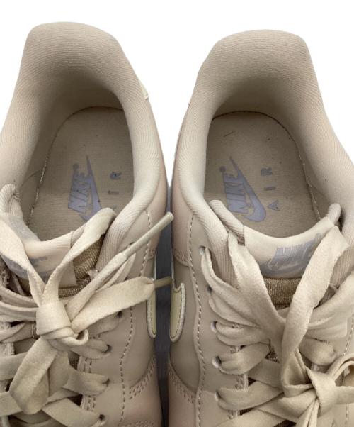 NIKE（ナイキ）NIKE (ナイキ) WMNS AIR FORCE 1 '07（ウィメンズ エアフォース1 ’07） ベージュ サイズ:24.5cmの古着・服飾アイテム