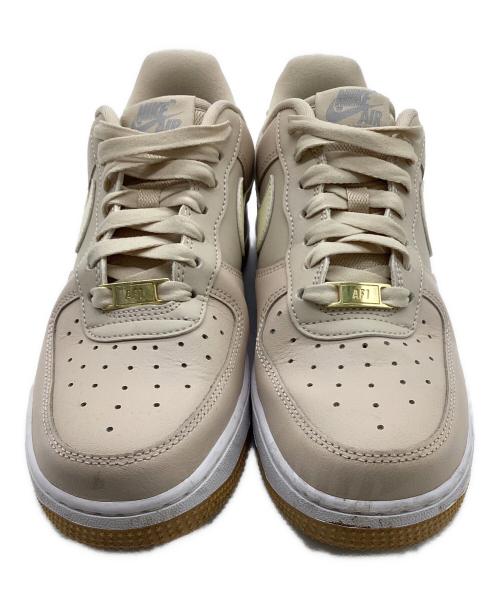 NIKE（ナイキ）NIKE (ナイキ) WMNS AIR FORCE 1 '07（ウィメンズ エアフォース1 ’07） ベージュ サイズ:24.5cmの古着・服飾アイテム