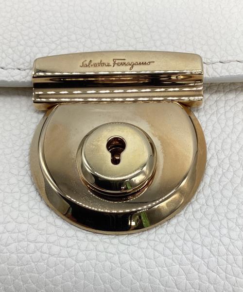 Salvatore Ferragamo（サルヴァトーレ フェラガモ）Salvatore Ferragamo (サルヴァトーレ フェラガモ) フィアンマ 2WAYバッグ クリームホワイトの古着・服飾アイテム
