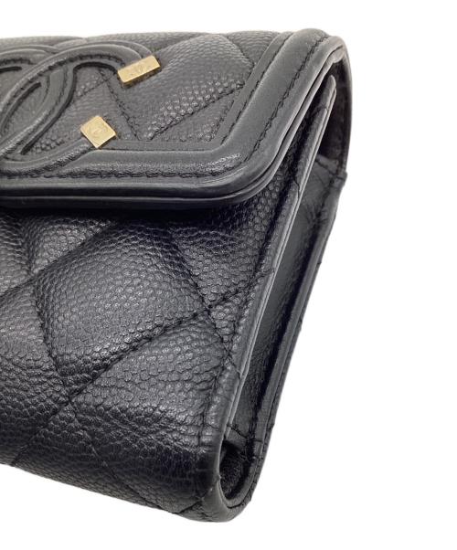 CHANEL（シャネル）CHANEL (シャネル) CCフィリングリー キャビアスキン コンパクトウォレット ブラックの古着・服飾アイテム