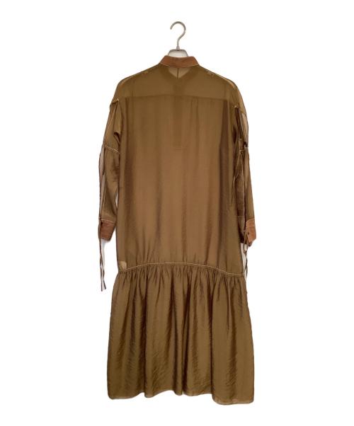 FEMMENT（ファモン）FEMMENT (ファモン) ナイロンモノフィラメントオーガンジーシャツカラースウィッチングロングドレス ブラウン サイズ:1の古着・服飾アイテム