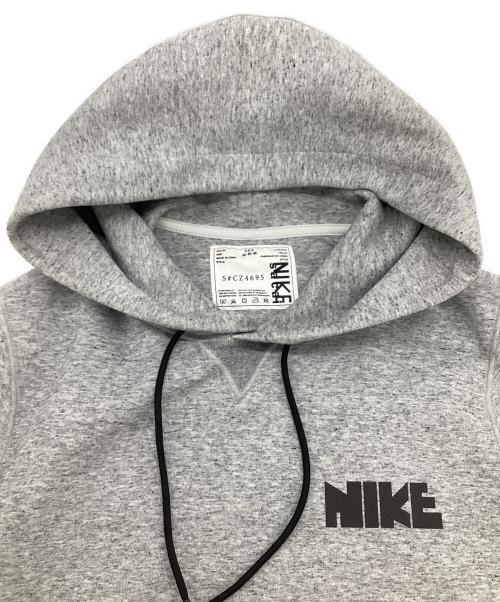 NIKE（ナイキ）NIKE (ナイキ) sacai (サカイ) ドッキング プルオーバーパーカー グレー サイズ:Mの古着・服飾アイテム