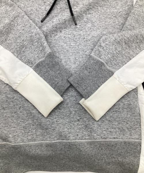 NIKE（ナイキ）NIKE (ナイキ) sacai (サカイ) ドッキング プルオーバーパーカー グレー サイズ:Mの古着・服飾アイテム