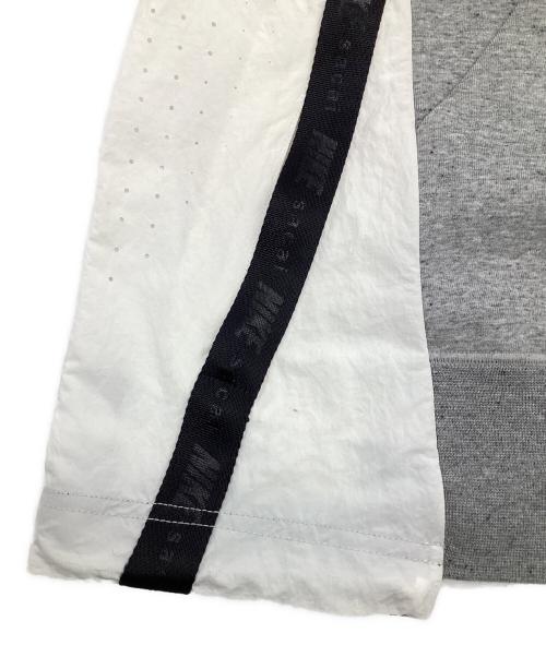 NIKE（ナイキ）NIKE (ナイキ) sacai (サカイ) ドッキング プルオーバーパーカー グレー サイズ:Mの古着・服飾アイテム