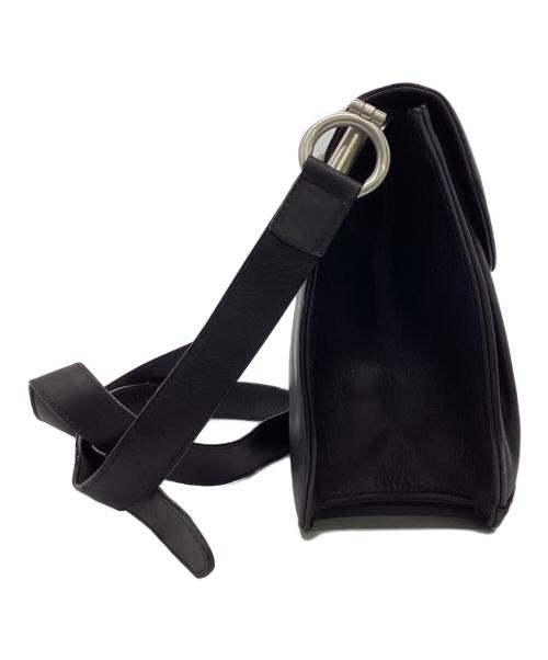 COLE HAAN（コールハーン）COLE HAAN (コールハーン) ANGULAR FLAPOVER（アンギュラ フラップオバー）ショルダーバッグ ブラックの古着・服飾アイテム