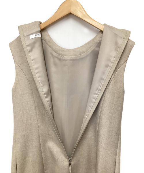 FOXEY（フォクシー）FOXEY (フォクシー) ノースリーブワンピース ベージュ サイズ:38の古着・服飾アイテム