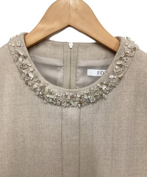 FOXEY（フォクシー）FOXEY (フォクシー) ノースリーブワンピース ベージュ サイズ:38の古着・服飾アイテム